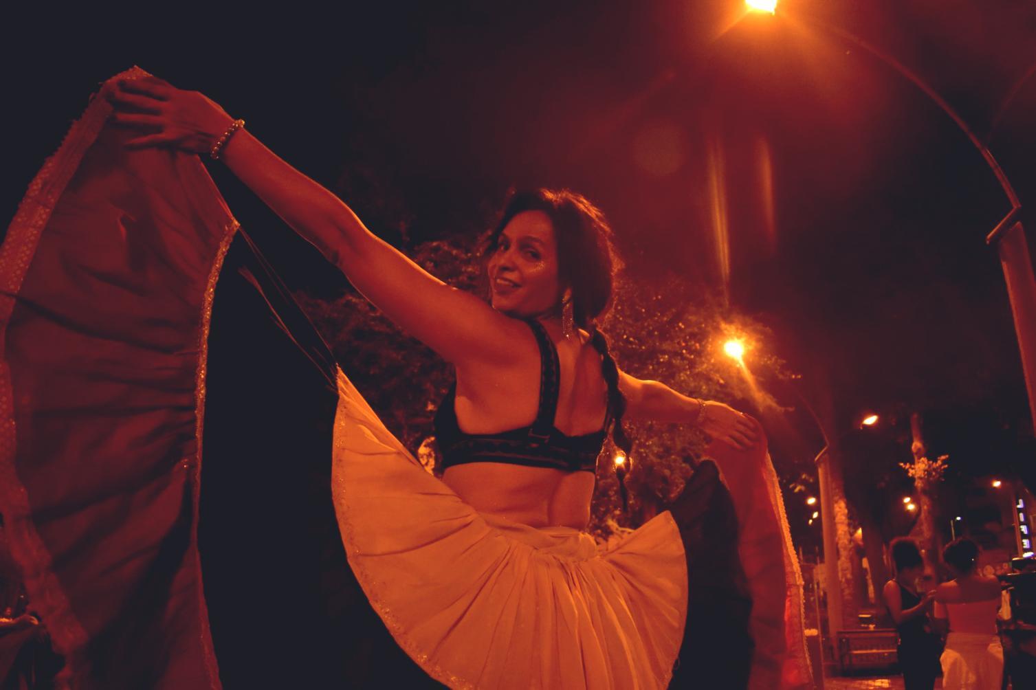 Danzatore jazz in movimento espressivo