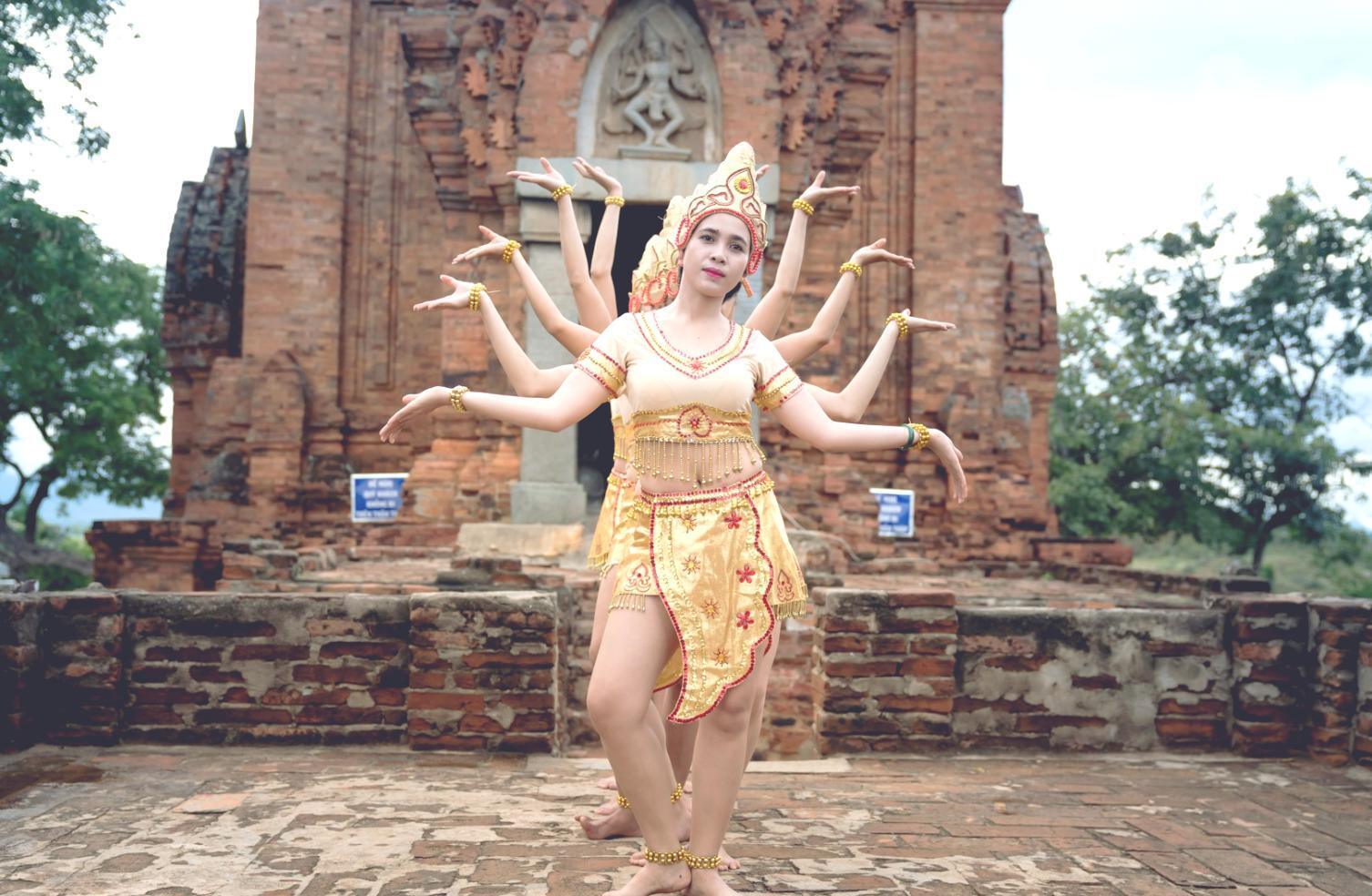 Studenti durante una sessione di pratica jazz dance